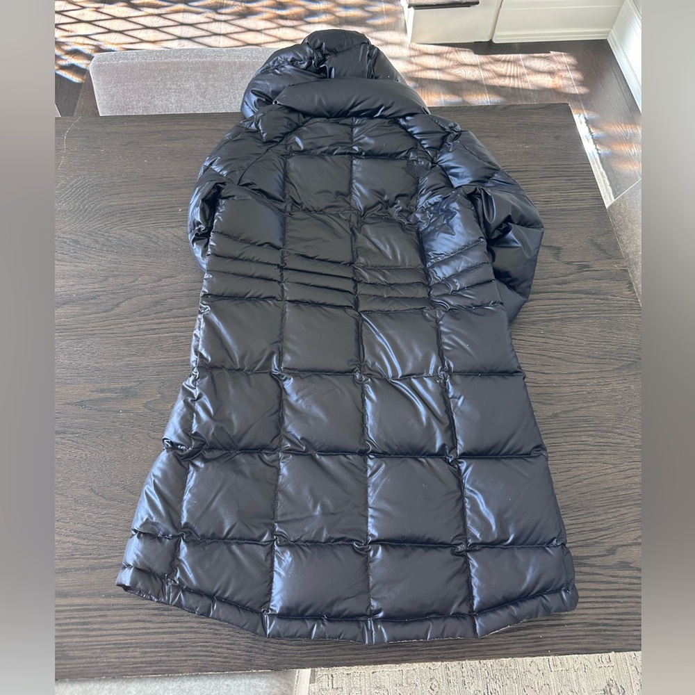 The North Face Women's Black Puffer Jacket - Picture 6 of 9